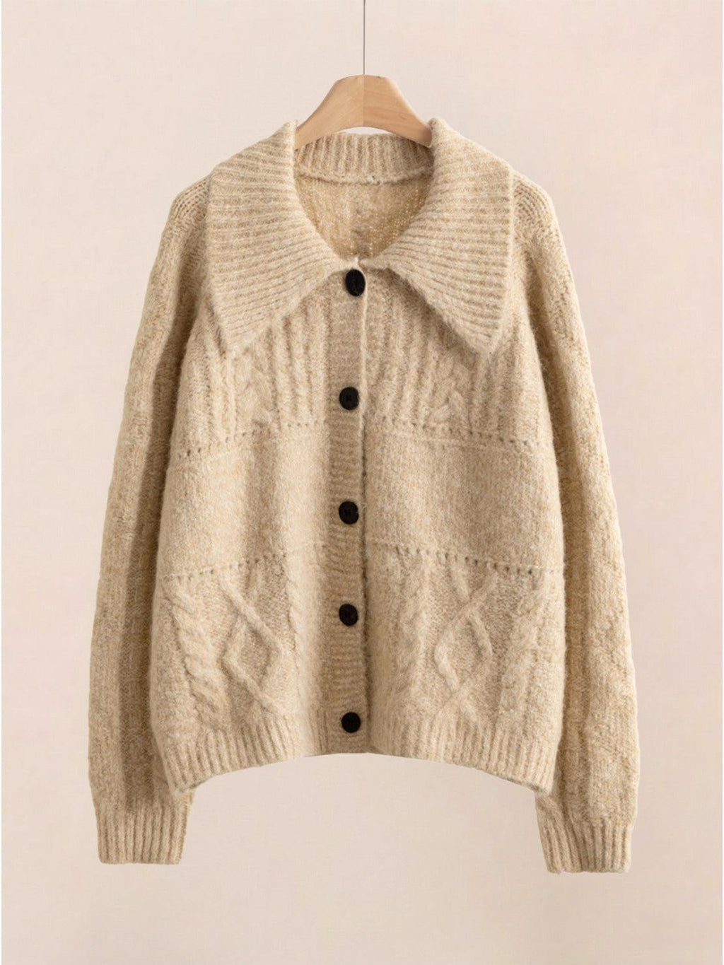 Sweter z wełny z guzikiem z przodu