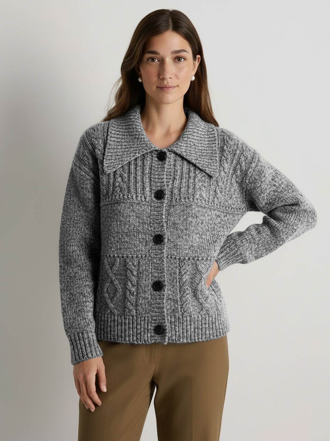 Sweter z wełny z guzikiem z przodu