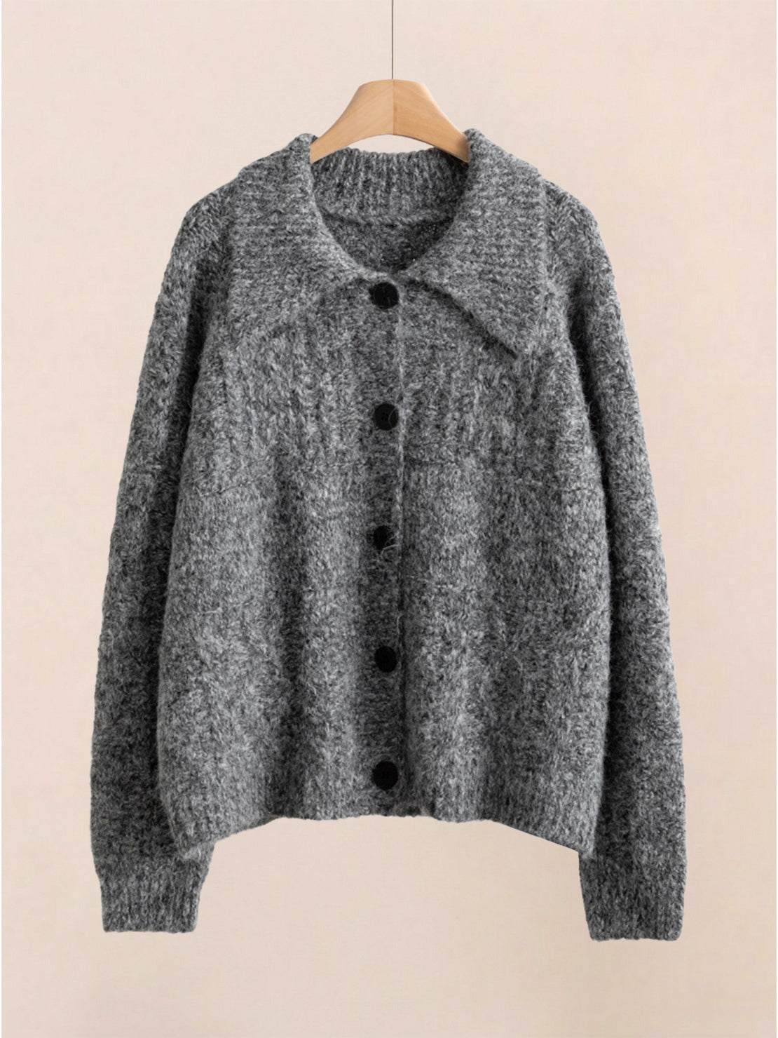 Sweter z wełny z guzikiem z przodu