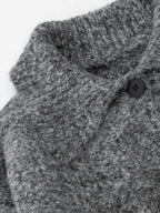 Sweter z wełny z guzikiem z przodu