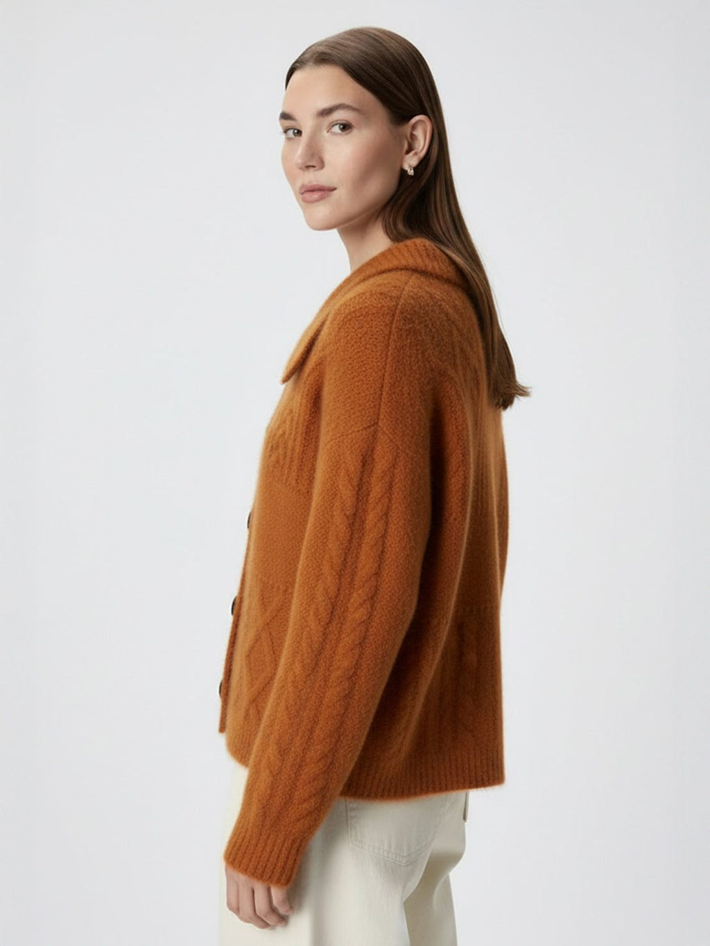 Sweter z wełny z guzikiem z przodu