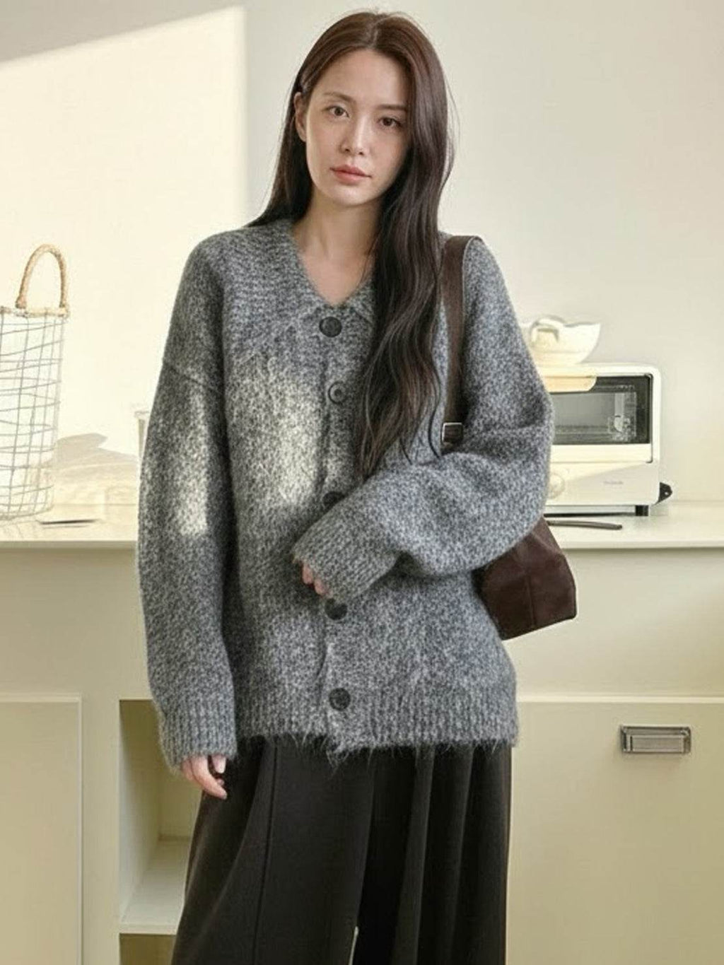 Sweter z wełny z guzikiem z przodu