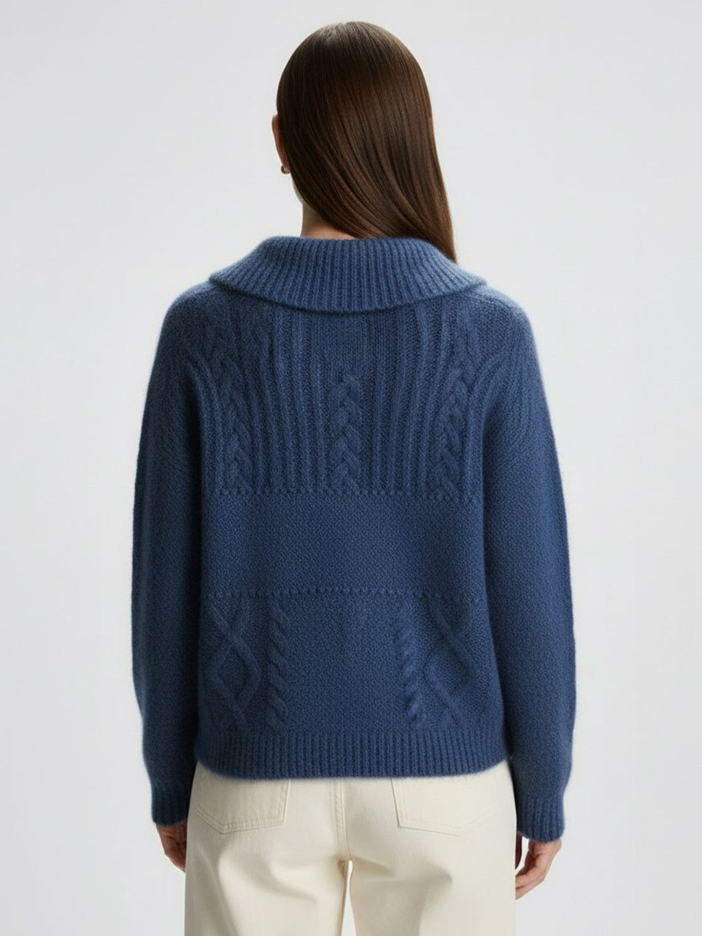 Sweter z wełny z guzikiem z przodu