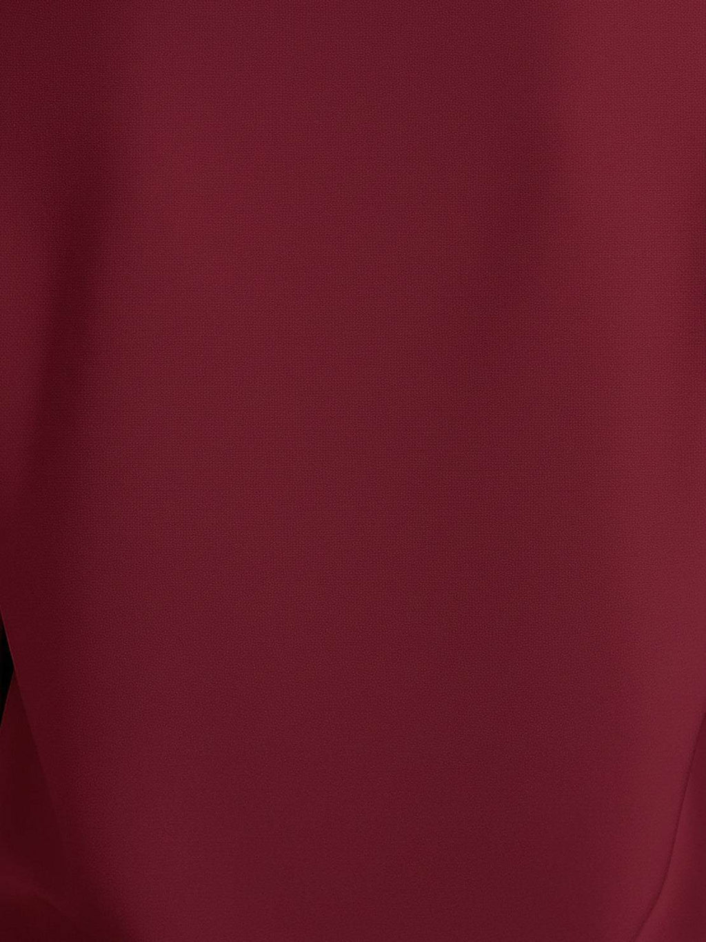 Spódnica plisowana z dekoltem w kształcie litery V i długim rękawem
