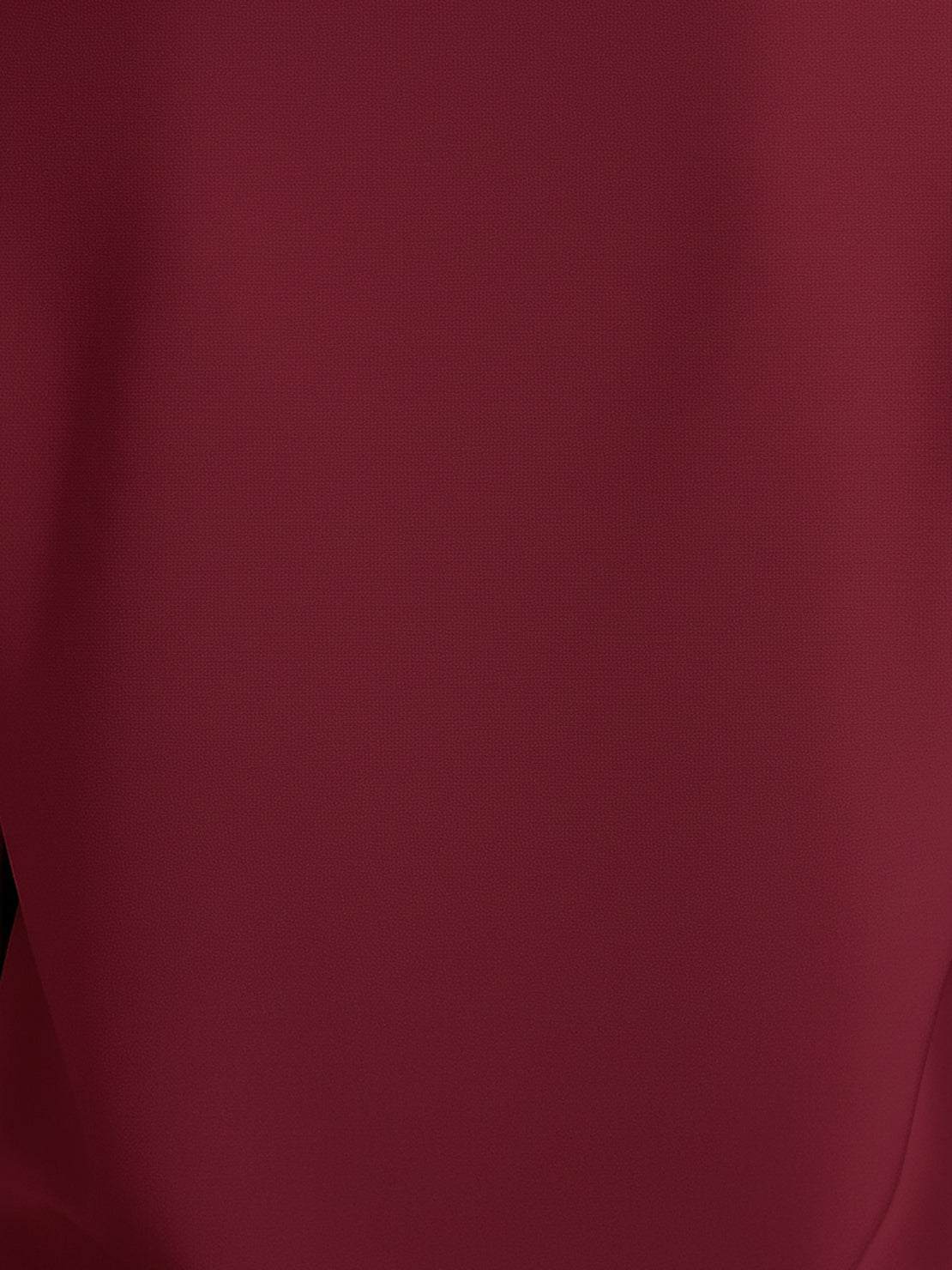 Spódnica plisowana z dekoltem w kształcie litery V i długim rękawem