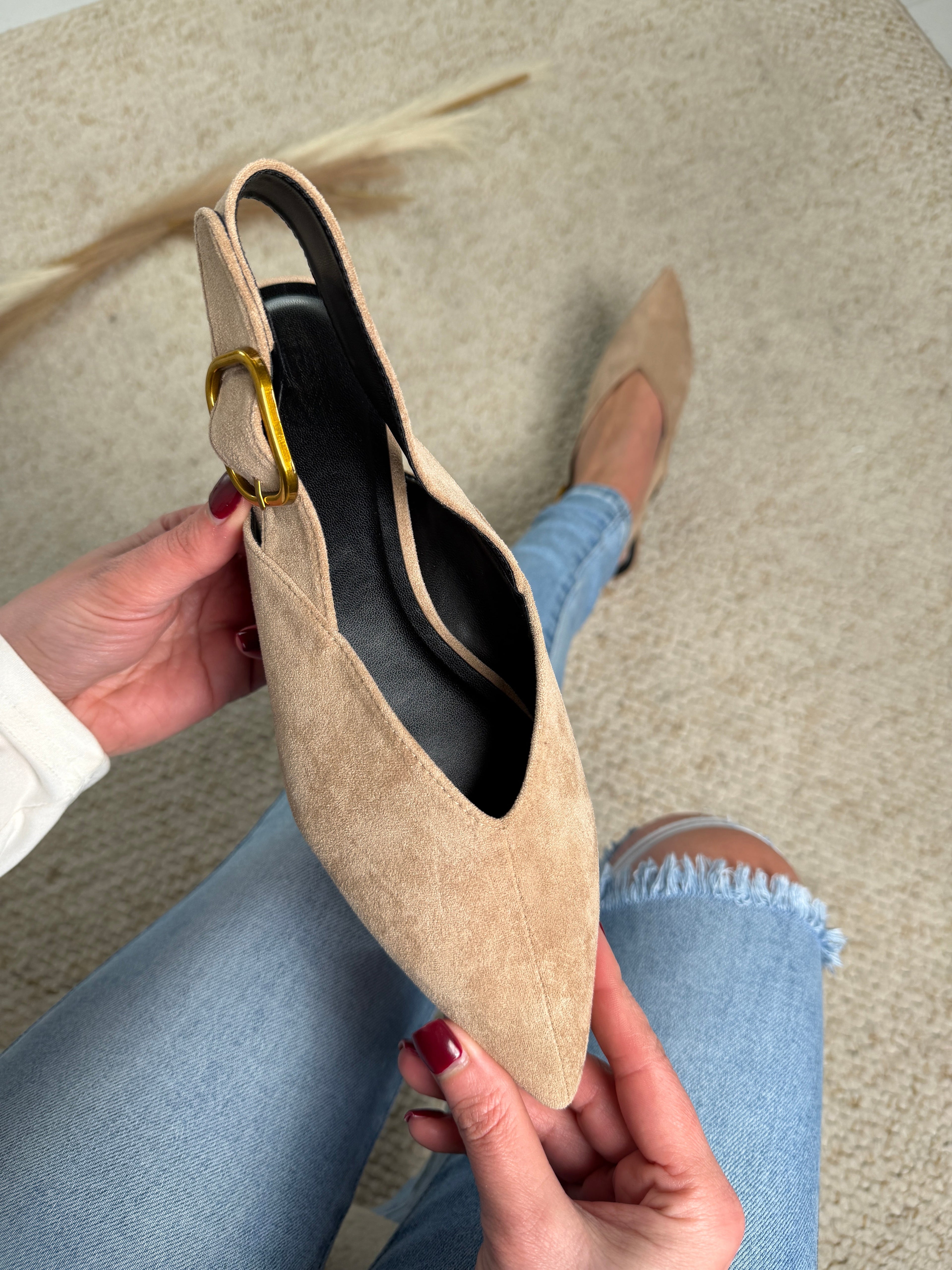Wsuwane buty w kolorze taupe