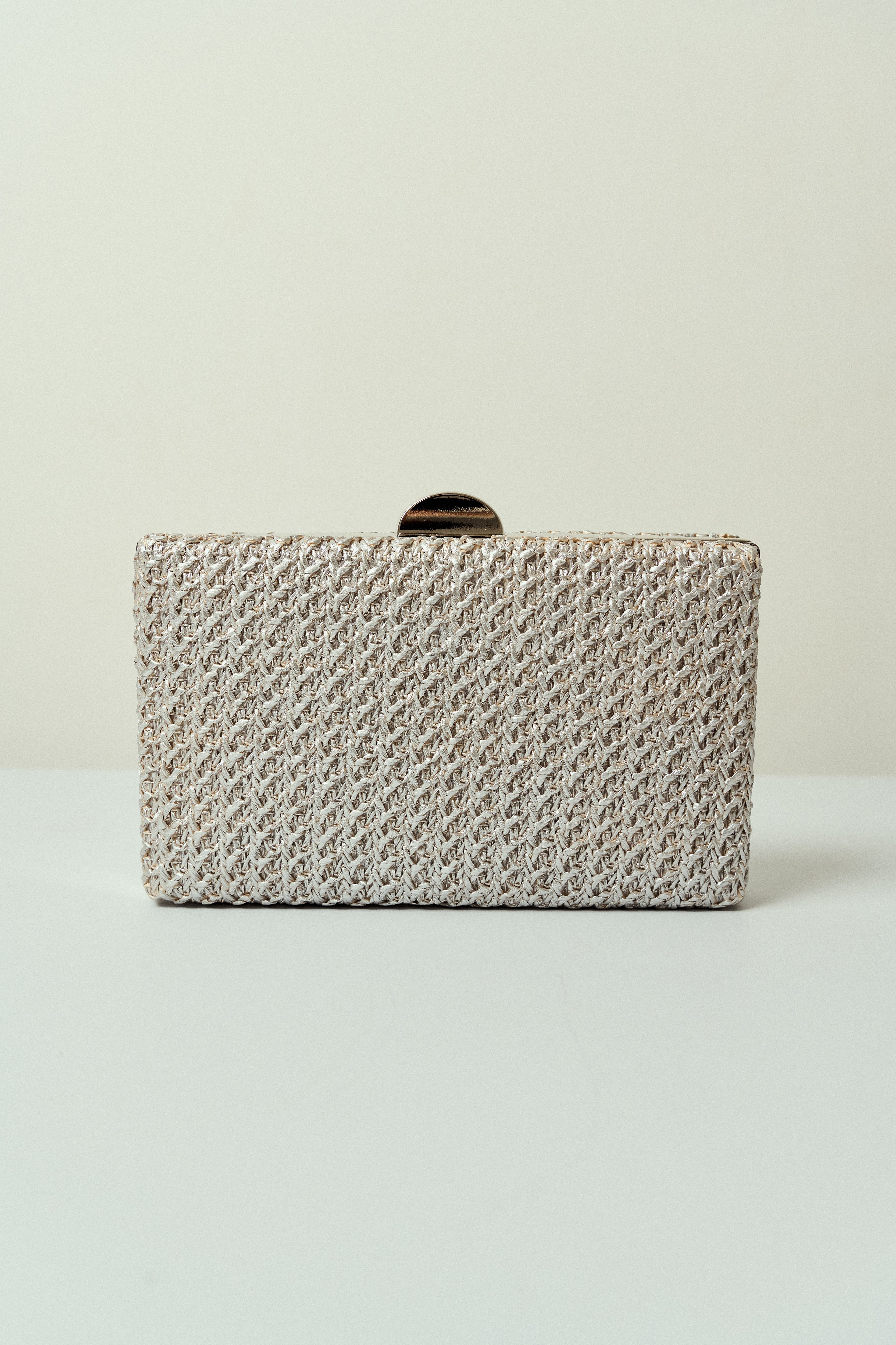 Bolsa de Fiesta Rectangular de Paja con Cierre de Media Luna en Metal