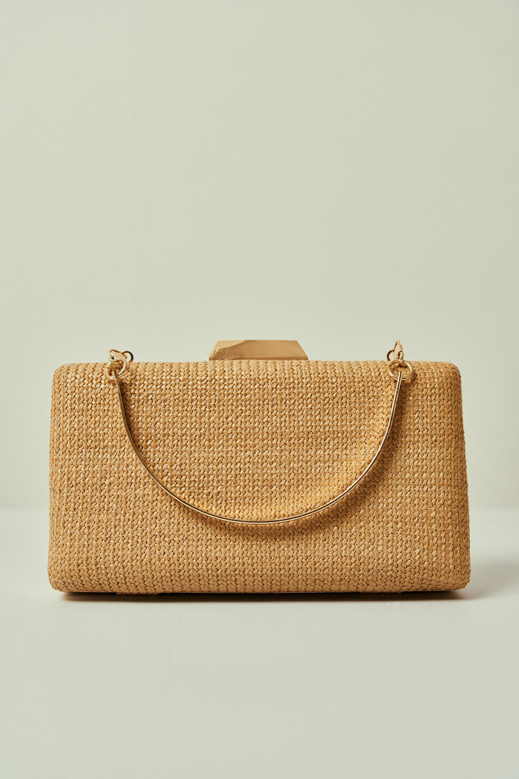 Bolsa de Fiesta Rectangular en Trama Natural con Cierre Geométrico Dorado y Doble Asa