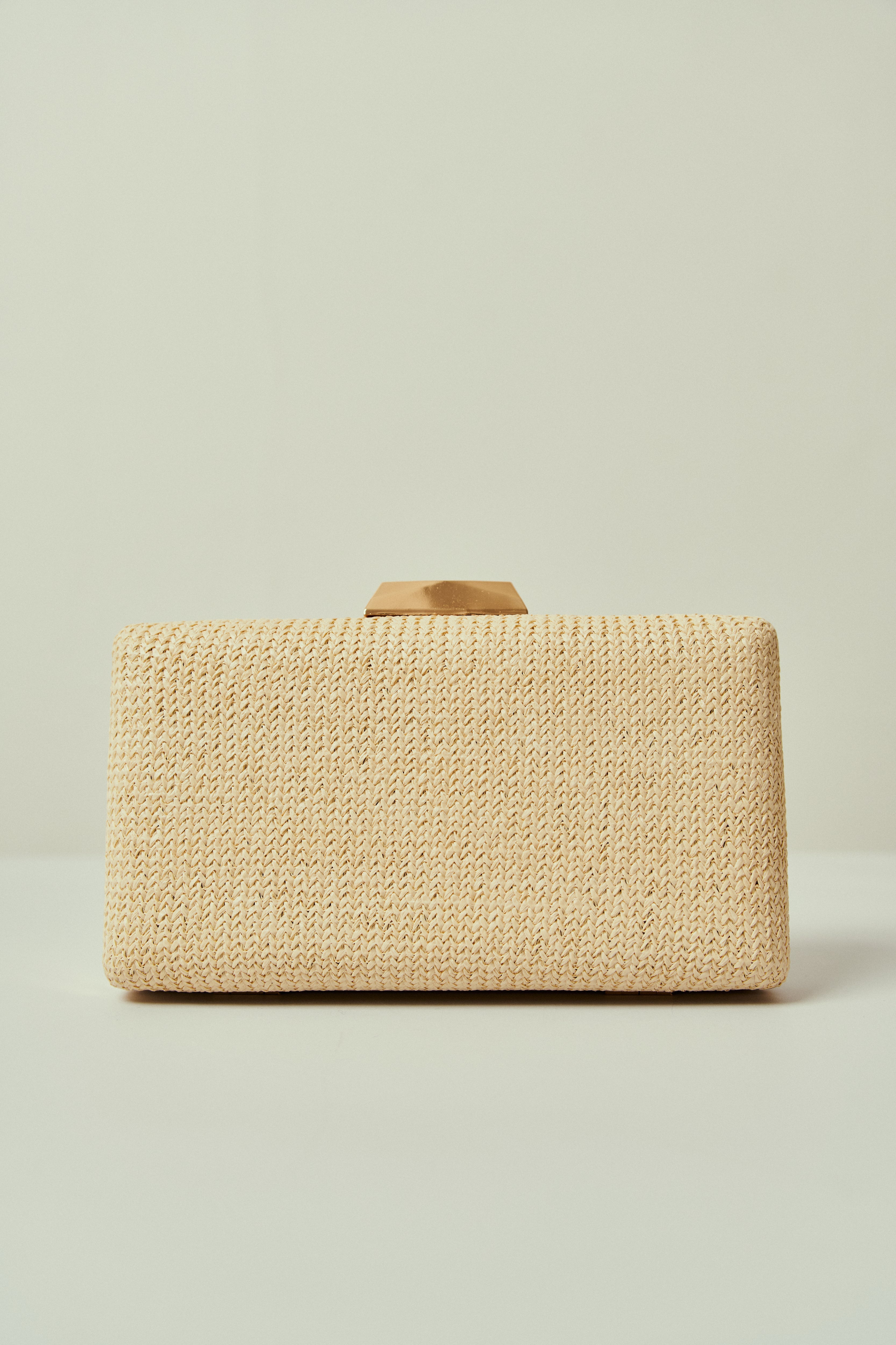 Bolsa de Fiesta Rectangular en Trama Natural con Cierre Geométrico Dorado y Doble Asa