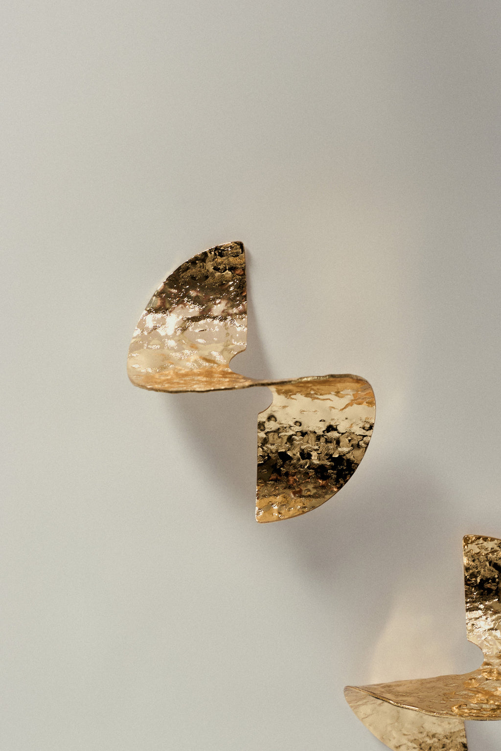 Pendiente Dorado en Forma de Espiral Orgánica