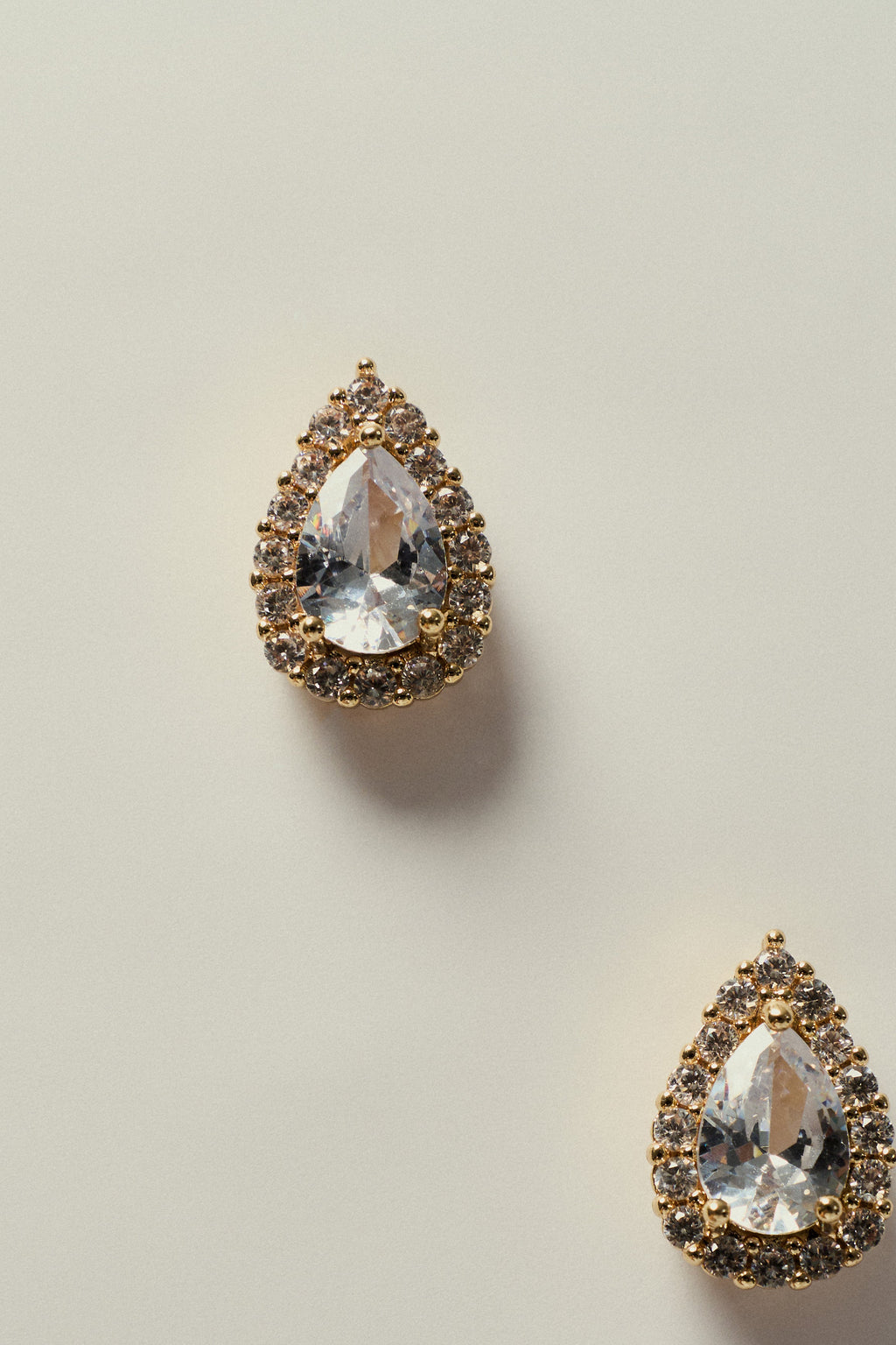 Dorado Pendiente Gota de Circonita con Strass