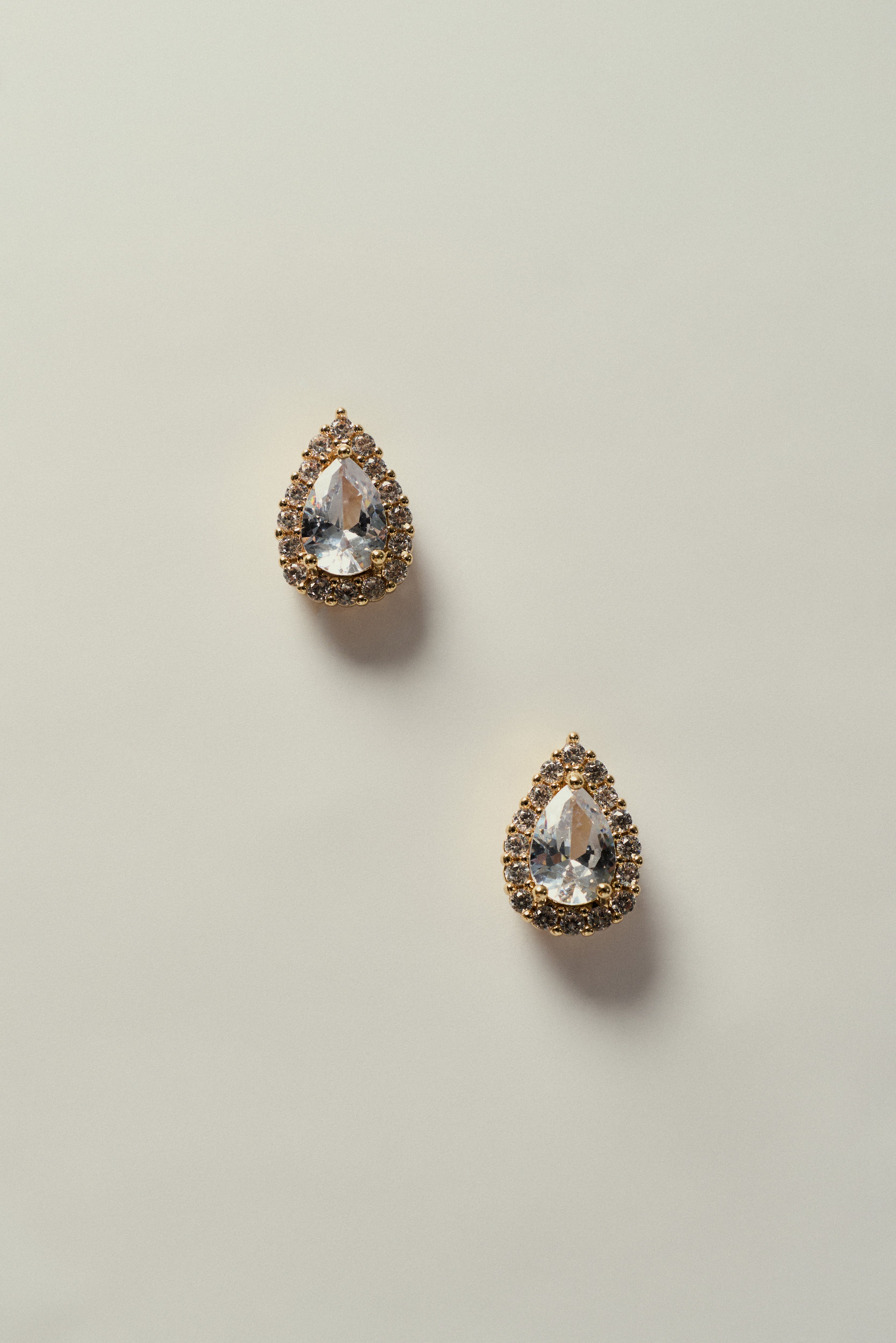 Dorado Pendiente Gota de Circonita con Strass