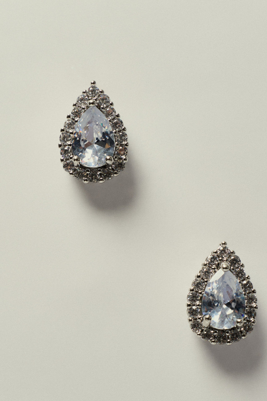 Pendientes en Forma de Gota con Circonitas y Strass Plateado