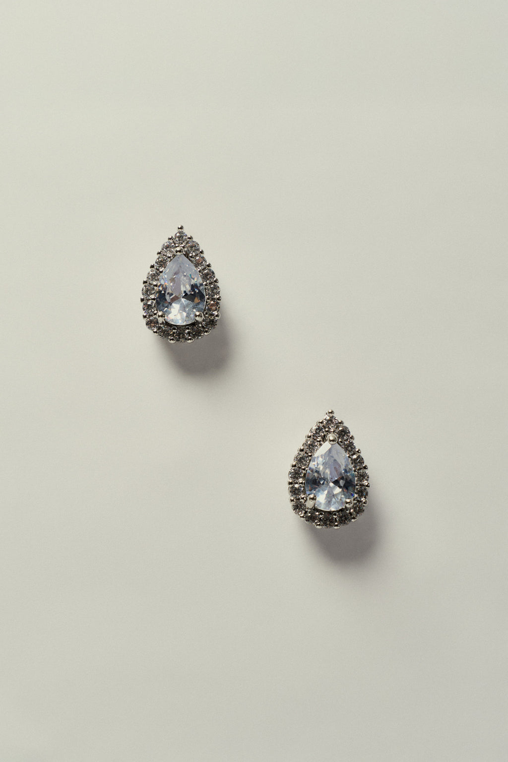 Pendientes en Forma de Gota con Circonitas y Strass Plateado