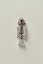 Arete de Pez con Circonitas y Engaste de Strass Plateado