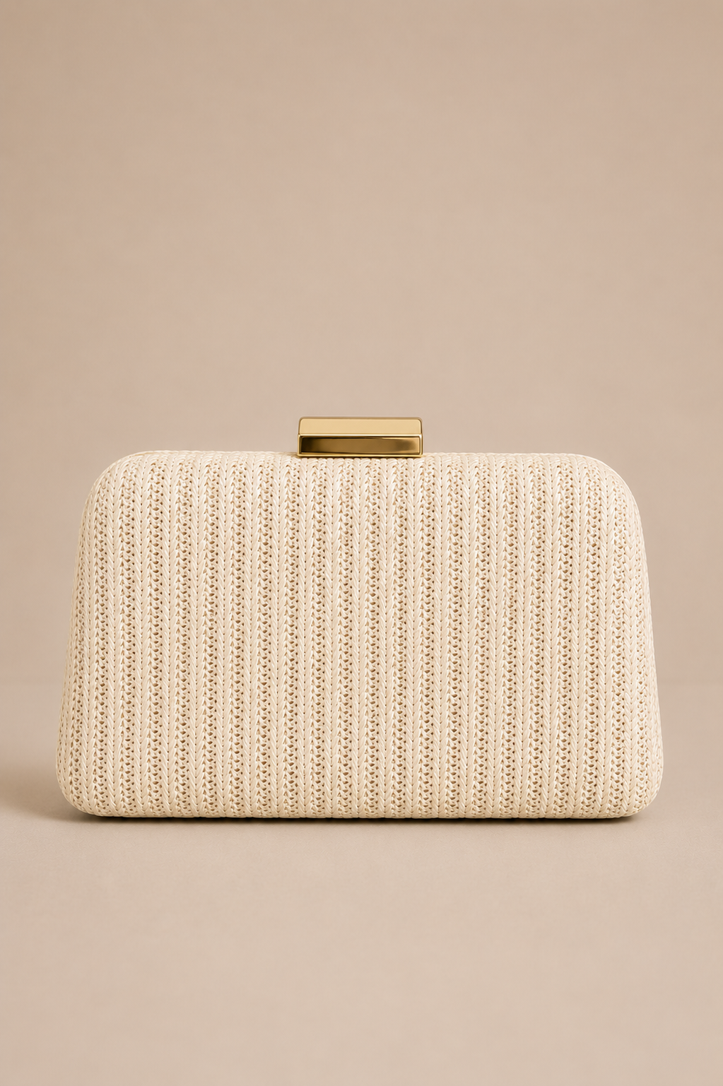 Bolsa de Fiesta Trapecio de Paja con Cierre Dorado y Doble Asa