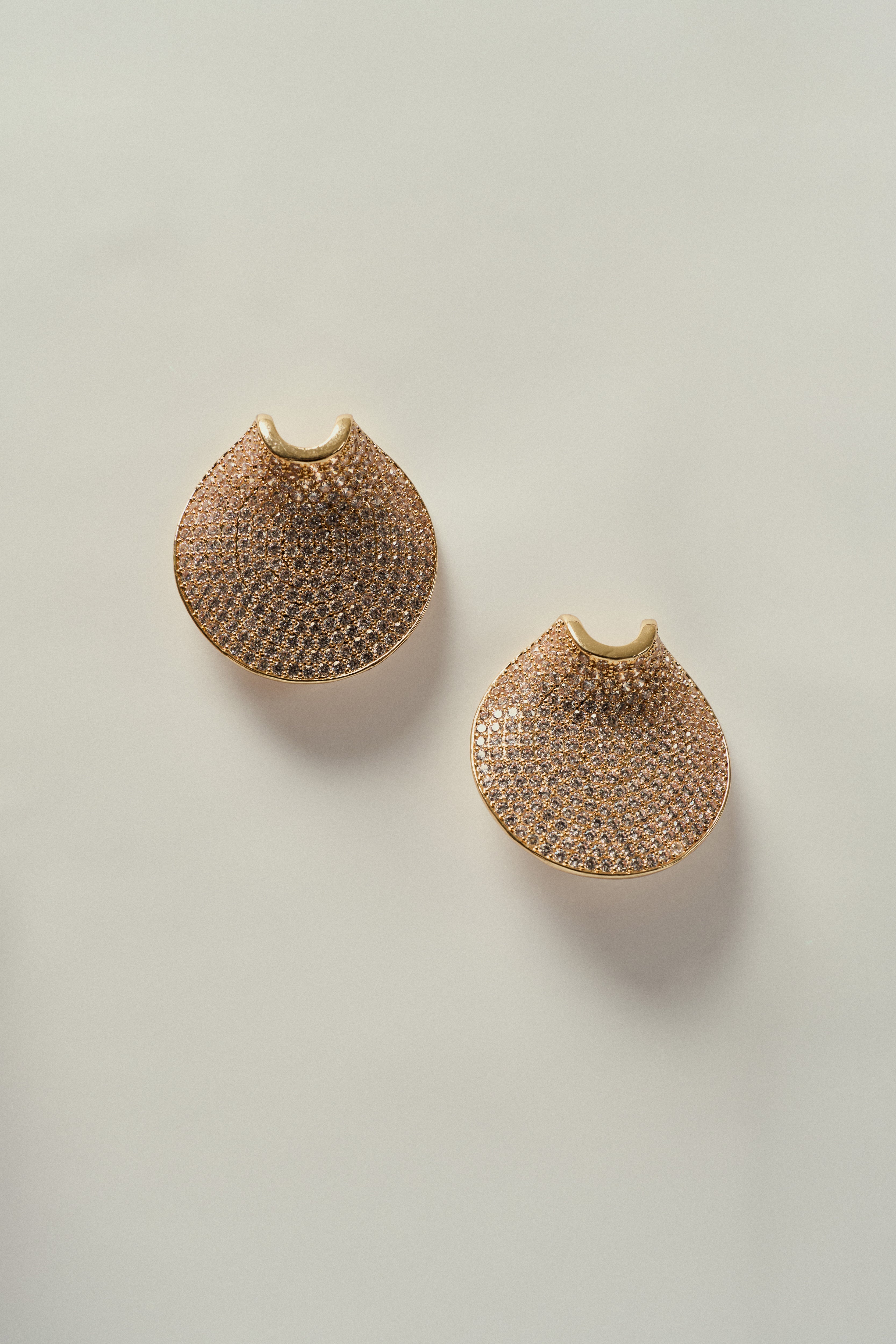 Pendientes de Diseño en Forma de Abanico con Strass Dorado