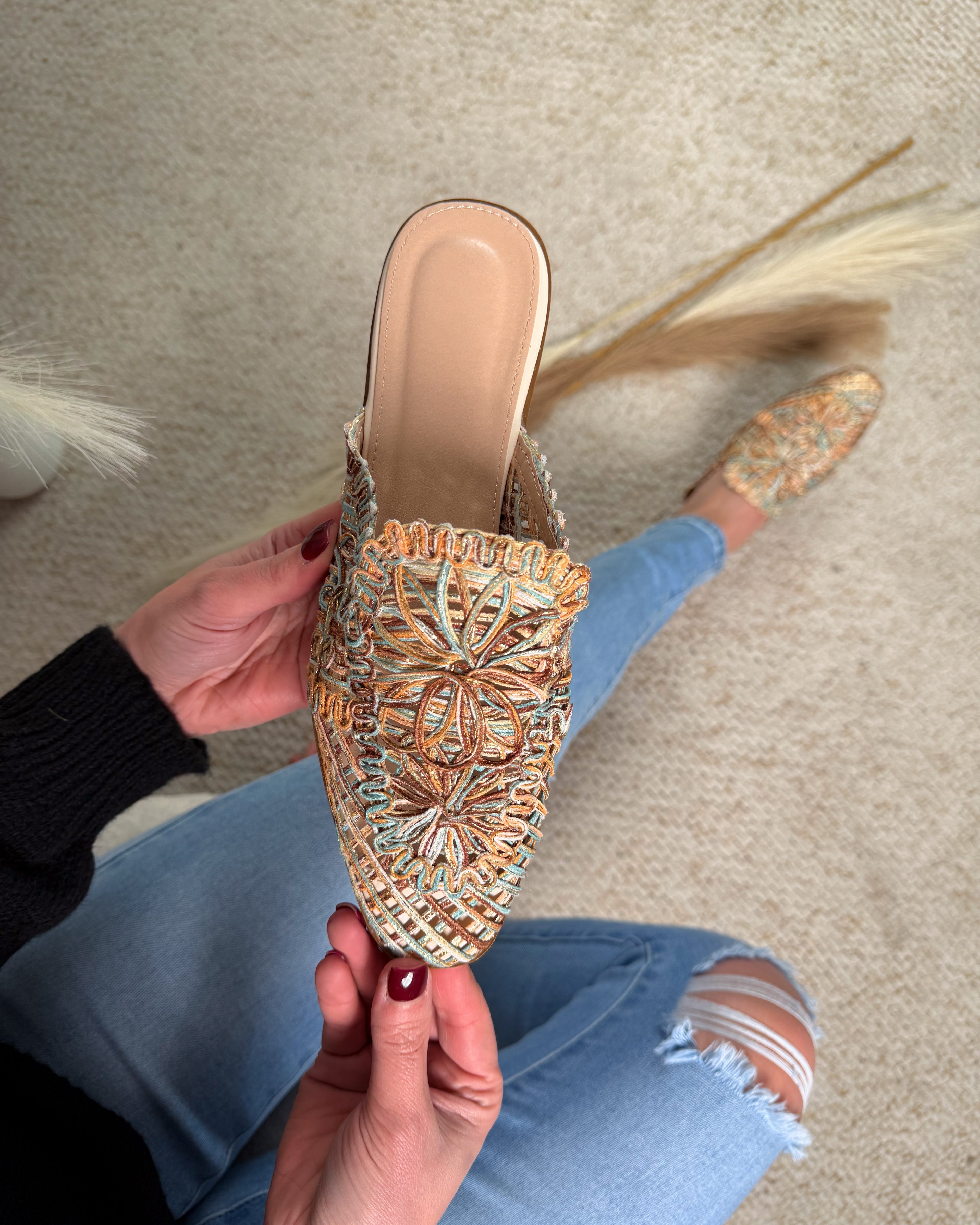 Czarne buty wsuwane
