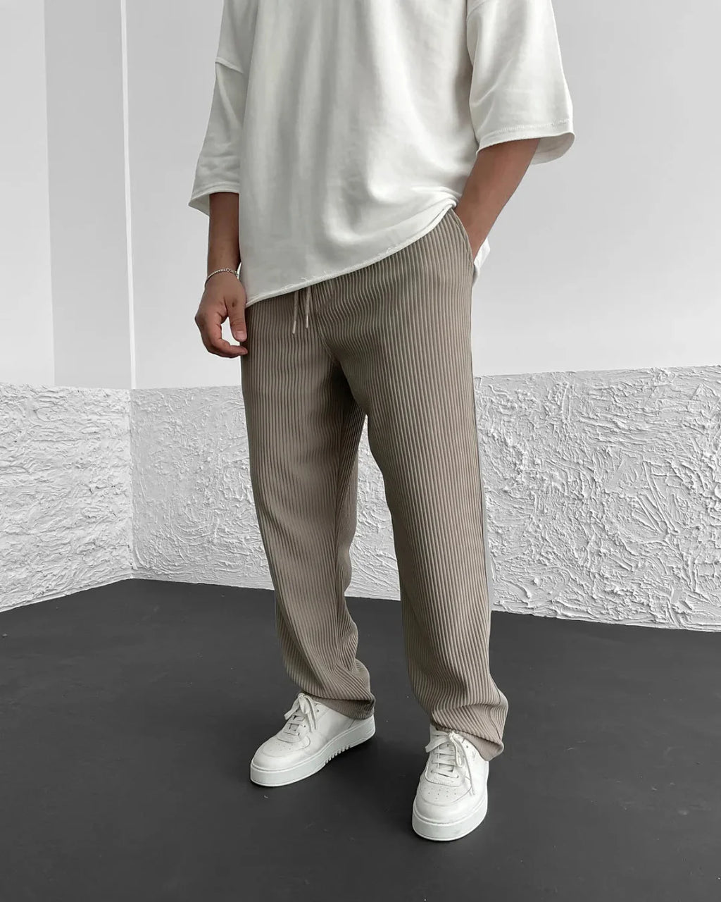 RAÉL | Pantalones de Canalé de Lujo con Corte Relajado