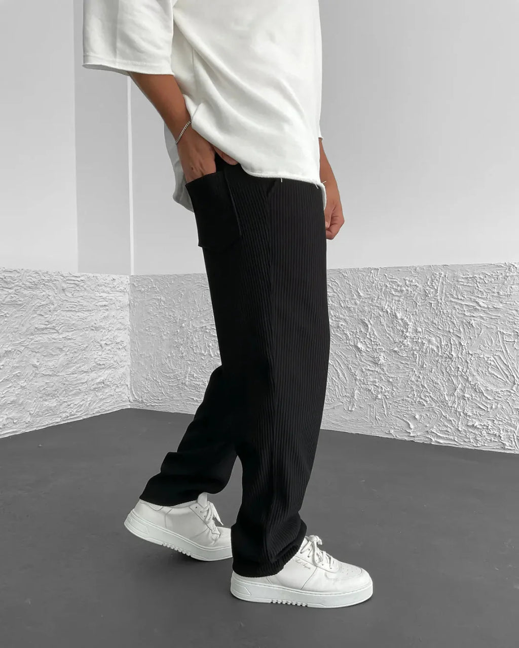 RAÉL | Pantalones de Canalé de Lujo con Corte Relajado