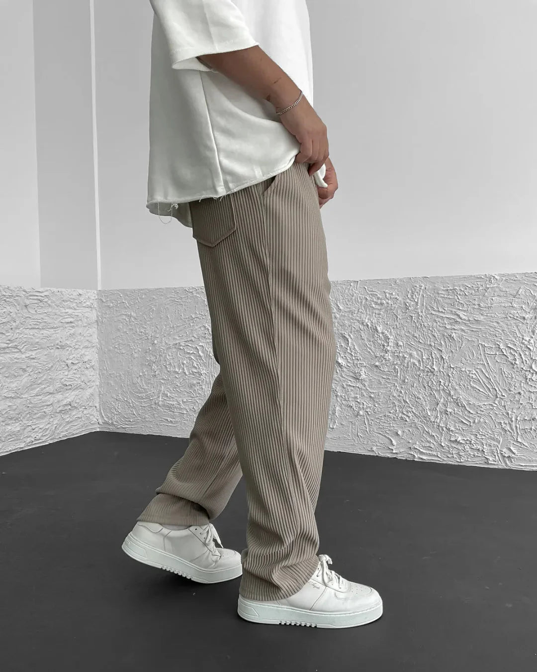 RAÉL | Pantalones de Canalé de Lujo con Corte Relajado