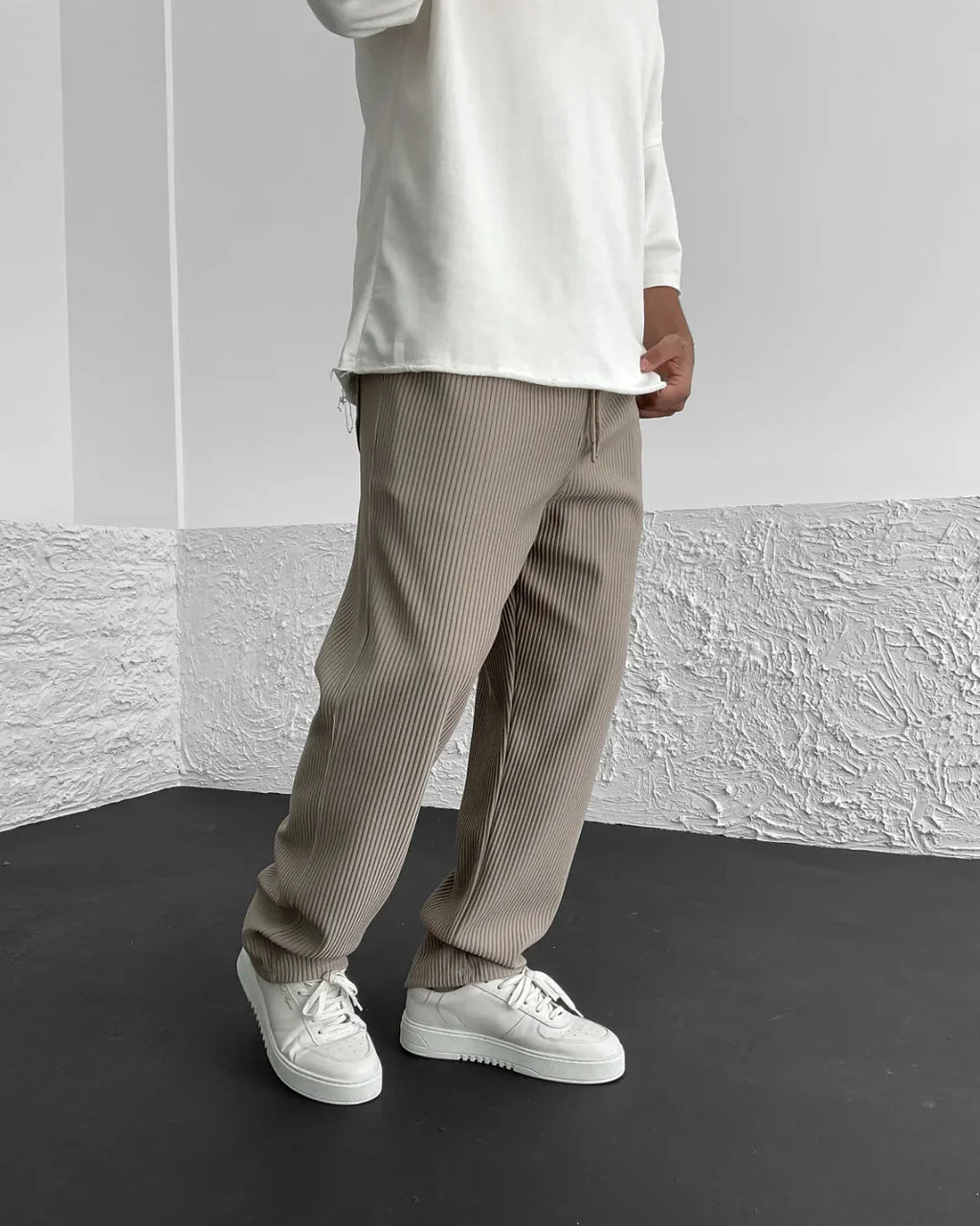 RAÉL | Pantalones de Canalé de Lujo con Corte Relajado