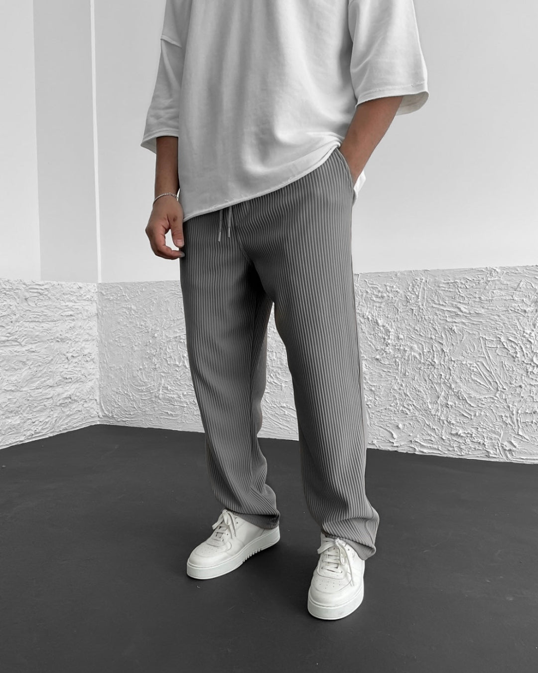 RAÉL | Pantalones de Canalé de Lujo con Corte Relajado