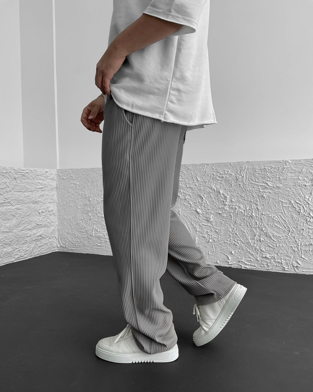 RAÉL | Pantalones de Canalé de Lujo con Corte Relajado