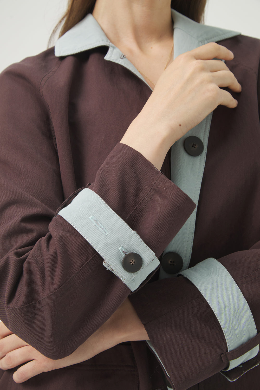 TRENCH REVERSIBLE CHOCOLATE Y AZUL