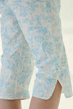 PANTALÓN CAPRI GUIÑOTE AZUL CIELO