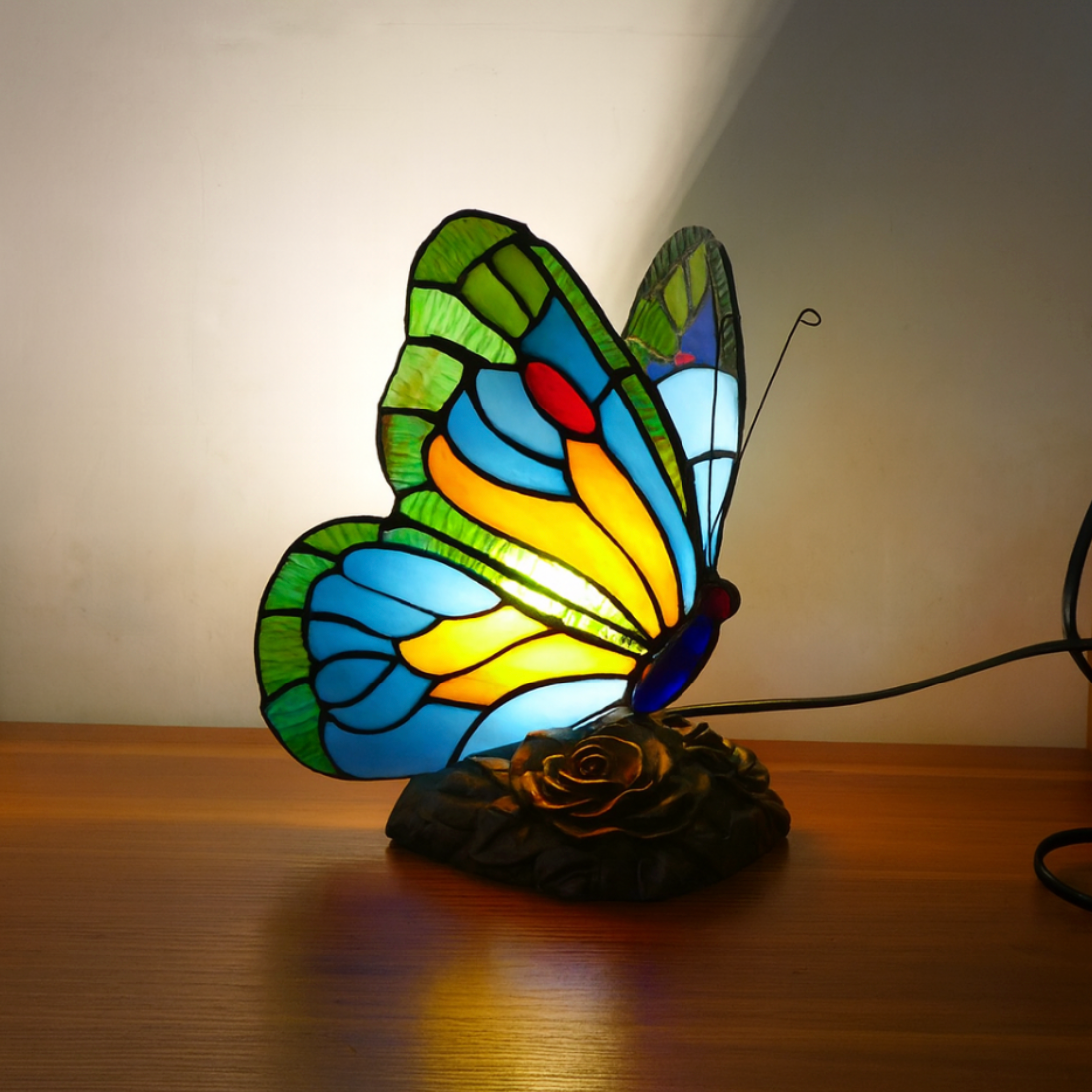 Rzeźbiona Lampa Niebieskiego Motyla
