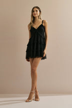 Vestido Corto de Tul con Escote en V, Volantes y Tirantes con Detalle en Encaje - Duna Negro