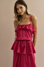 Vestido Midi Largo de Satén con Tirantes Finos, Volante en el Escote y Capas Superpuestas - Santiago Rosa Fucsia