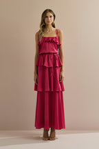 Vestido Midi Largo de Satén con Tirantes Finos, Volante en el Escote y Capas Superpuestas - Santiago Rosa Fucsia