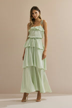 Vestido Midi Largo de Satén con Tirantes Finos, Volantes en el Escote y Capas Superpuestas - Santiago Verde Menta