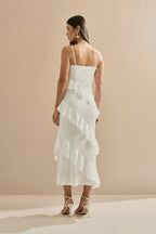 Vestido Midi en Satén con Escote Degagé, Tirantes Finos y Volantes Asimétricos - Isla Off White