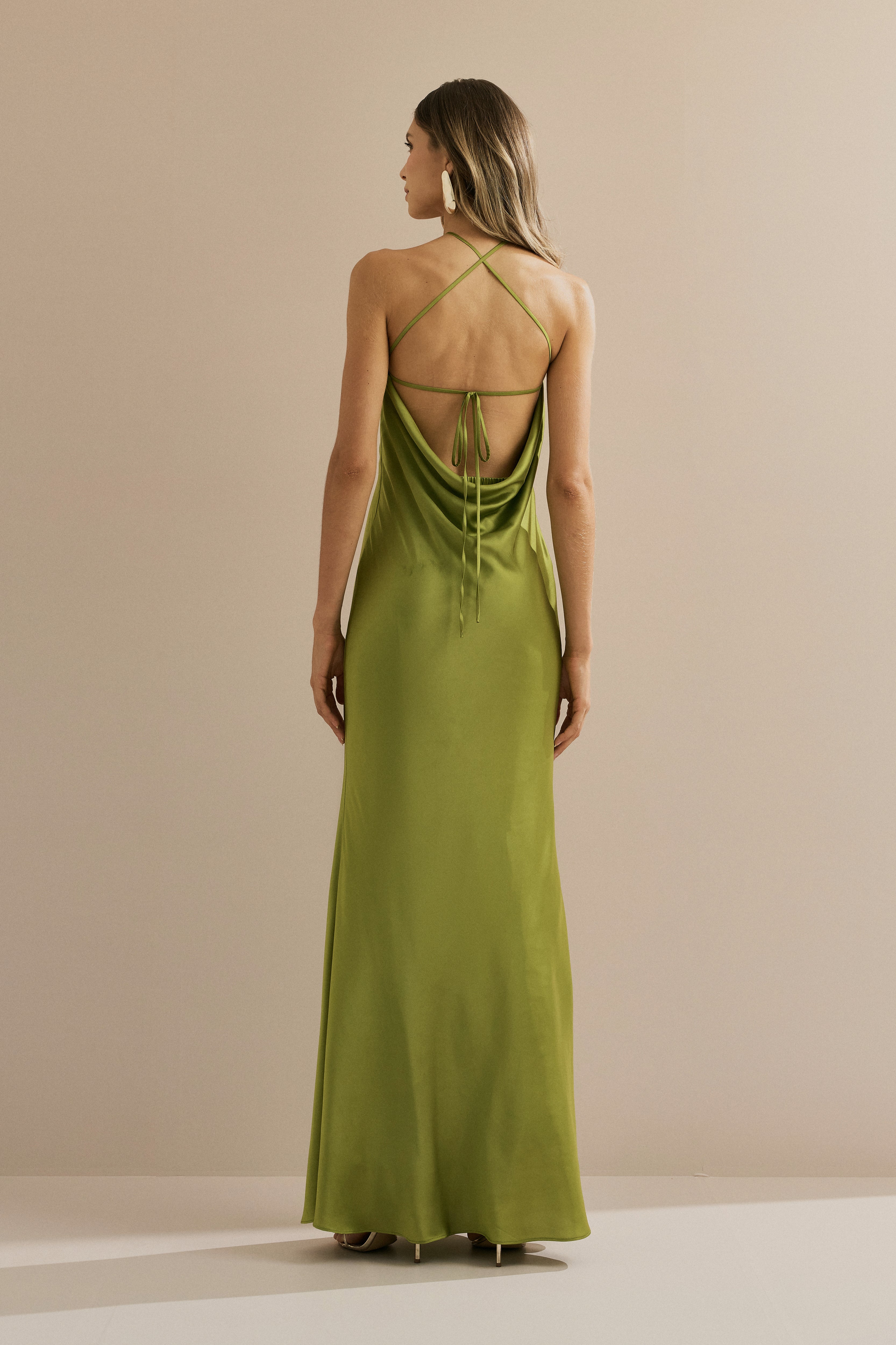 Vestido Midi Largo de Satén con Escote Triangular y Atadura en la Espalda - Capri Verde Claro