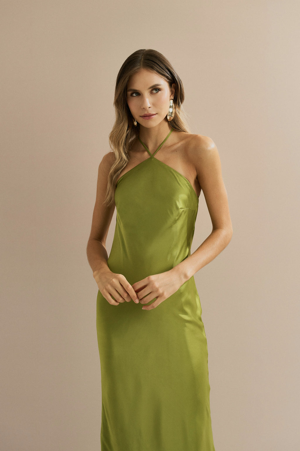Vestido Midi Largo de Satén con Escote Triangular y Atadura en la Espalda - Capri Verde Claro