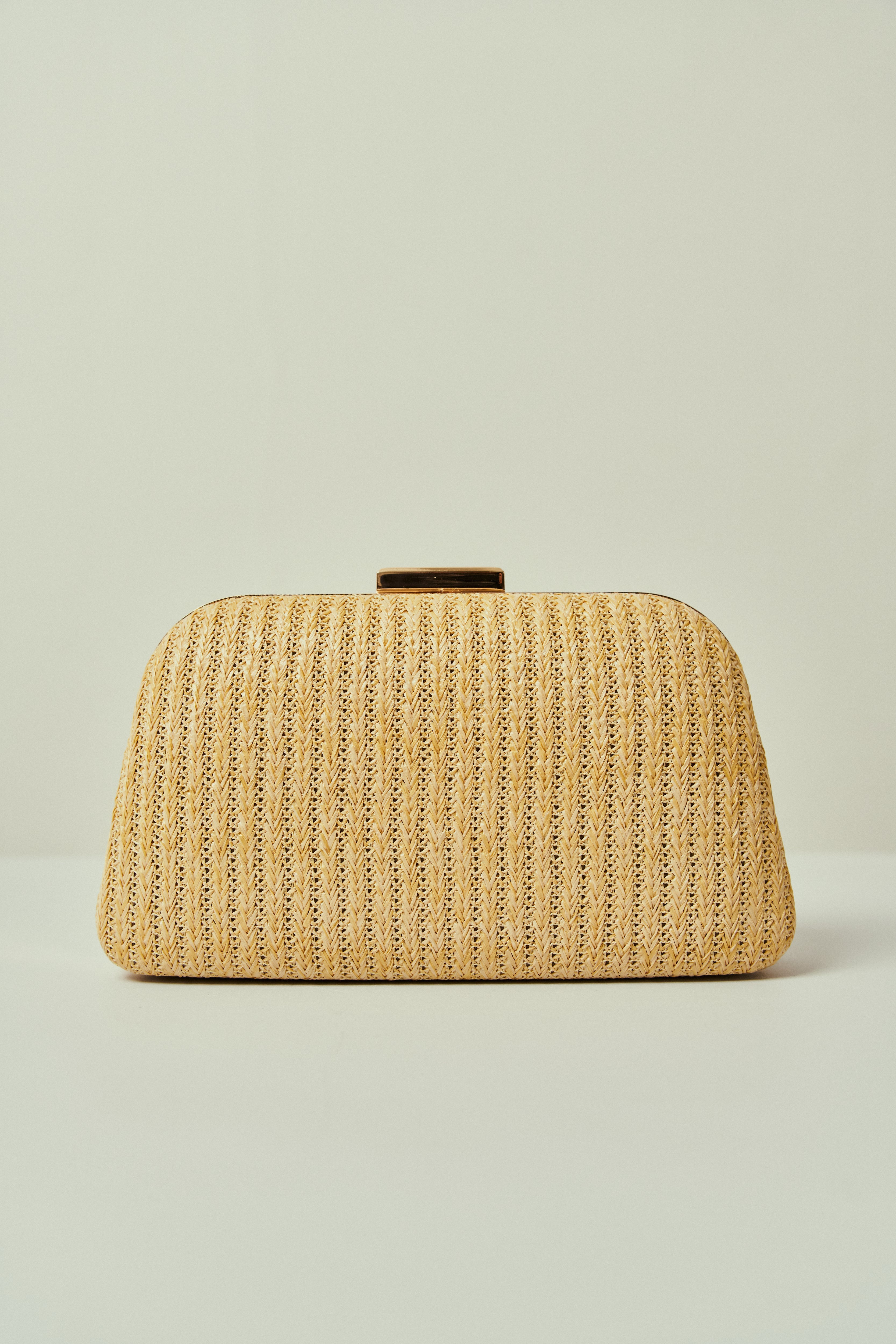 Bolsa de Fiesta Trapecio de Paja con Cierre Dorado y Doble Asa