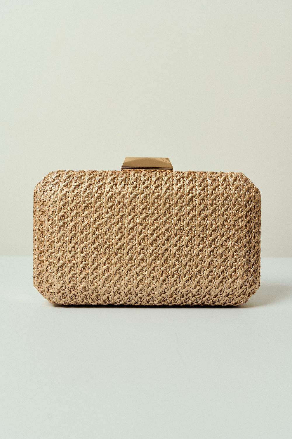 Bolsa de Fiesta Rectangular de Paja Tinte con Esquinas Rectas, Diseño de Punto Abierto y Cierre Metálico