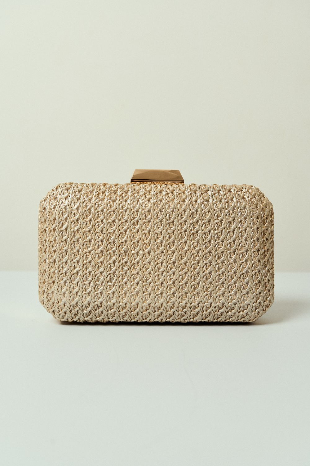 Bolsa de Fiesta Rectangular de Paja Tinte con Esquinas Rectas, Diseño de Punto Abierto y Cierre Metálico