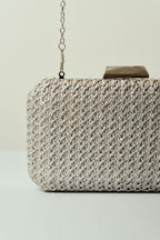 Bolsa de Fiesta Rectangular de Paja Tinte con Esquinas Rectas, Diseño de Punto Abierto y Cierre Metálico