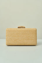 Bolsa de Fiesta Rectangular en Trama Natural con Cierre Geométrico Dorado y Doble Asa