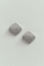 Aretes Cuadrados con Botón y Piedras Preciosas en Acabado Plateado