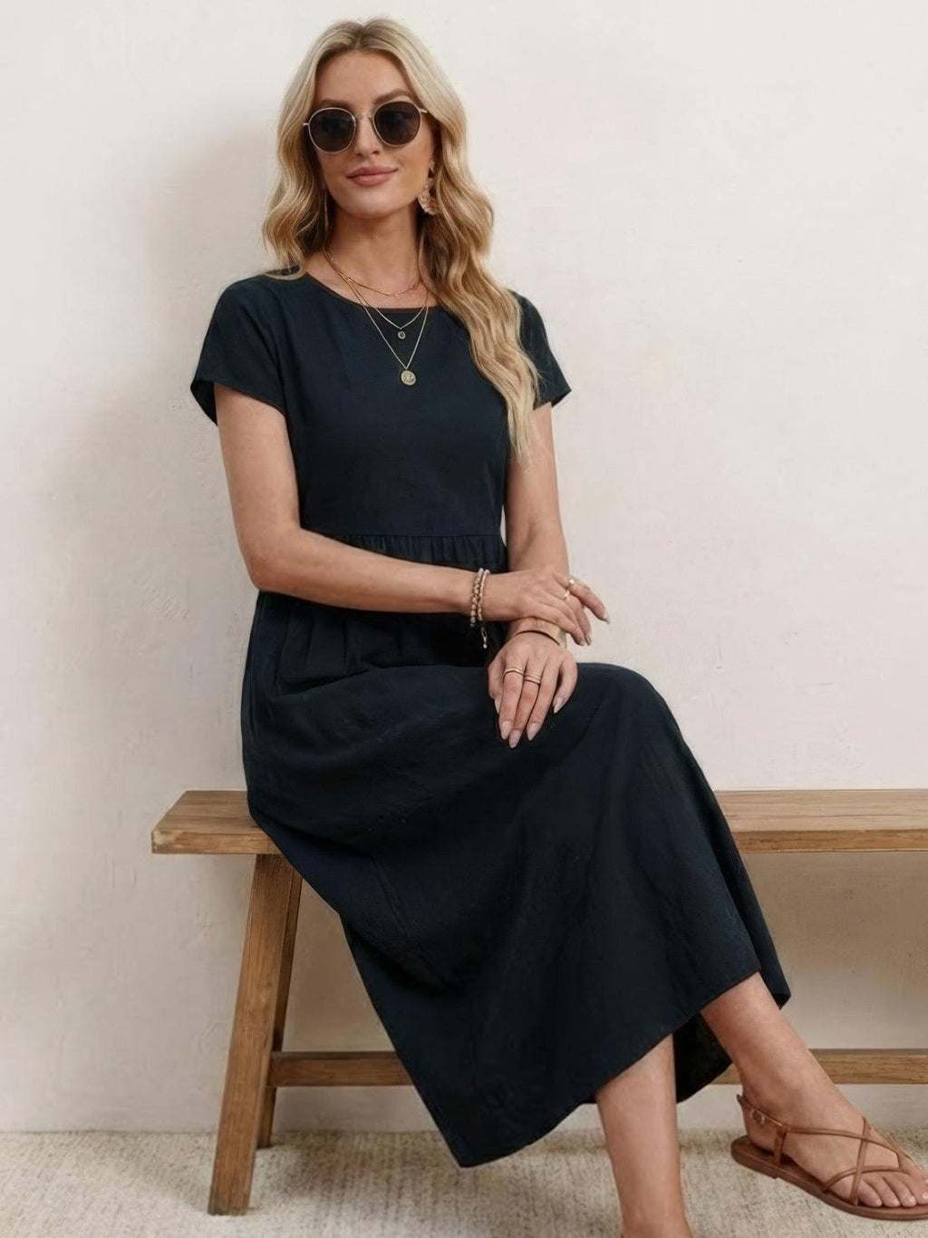 Dominika sukienka midi z obszernymi plisami z krótkimi rękawkami