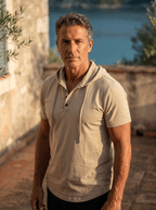 André Ferran Tyler Henley con Capucha
