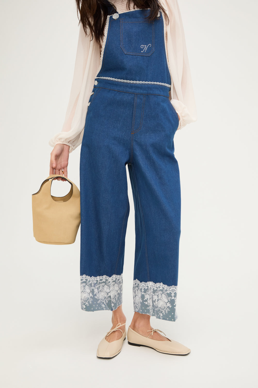 OVEROL DE DENIM CON ENCAJE