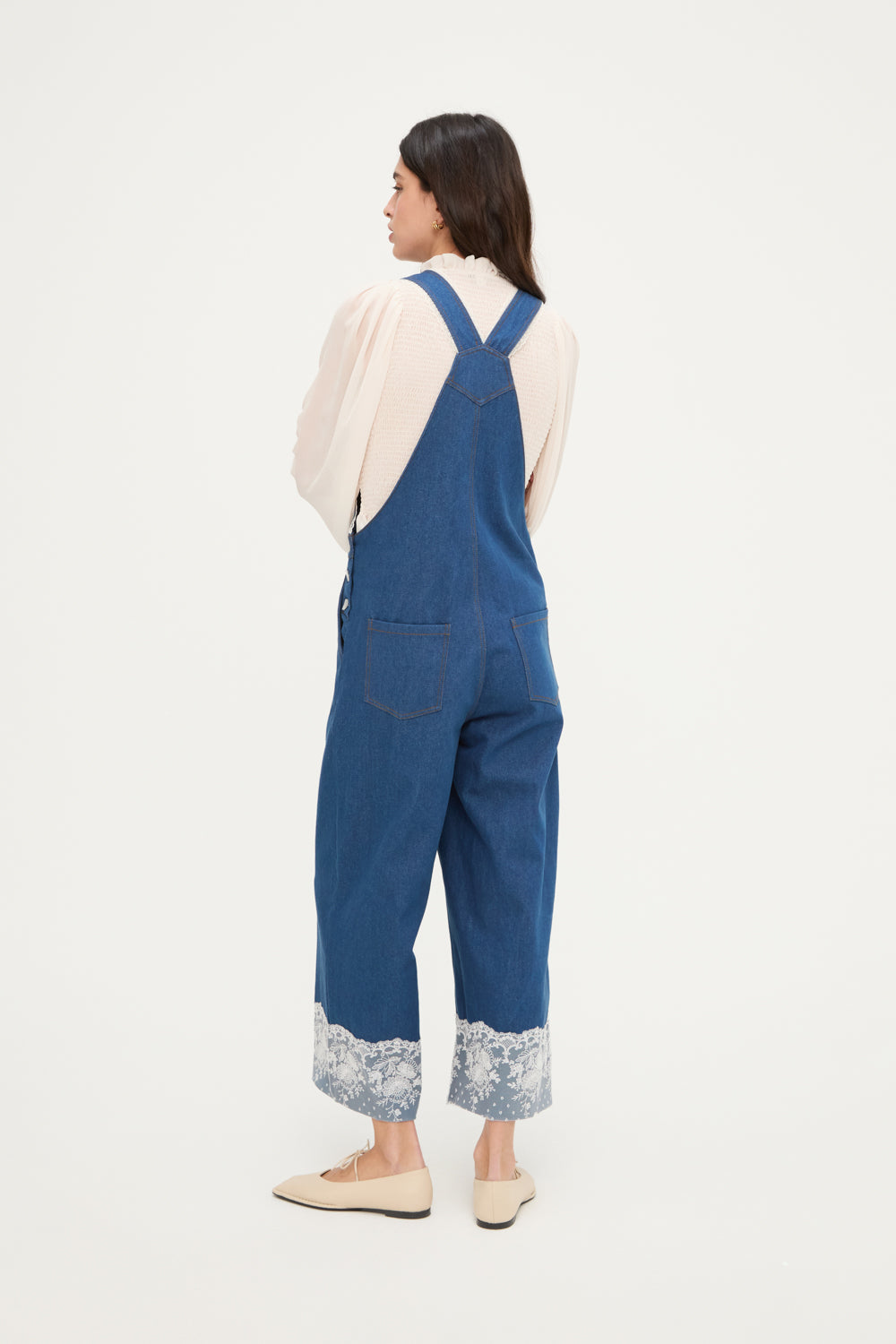 OVEROL DE DENIM CON ENCAJE