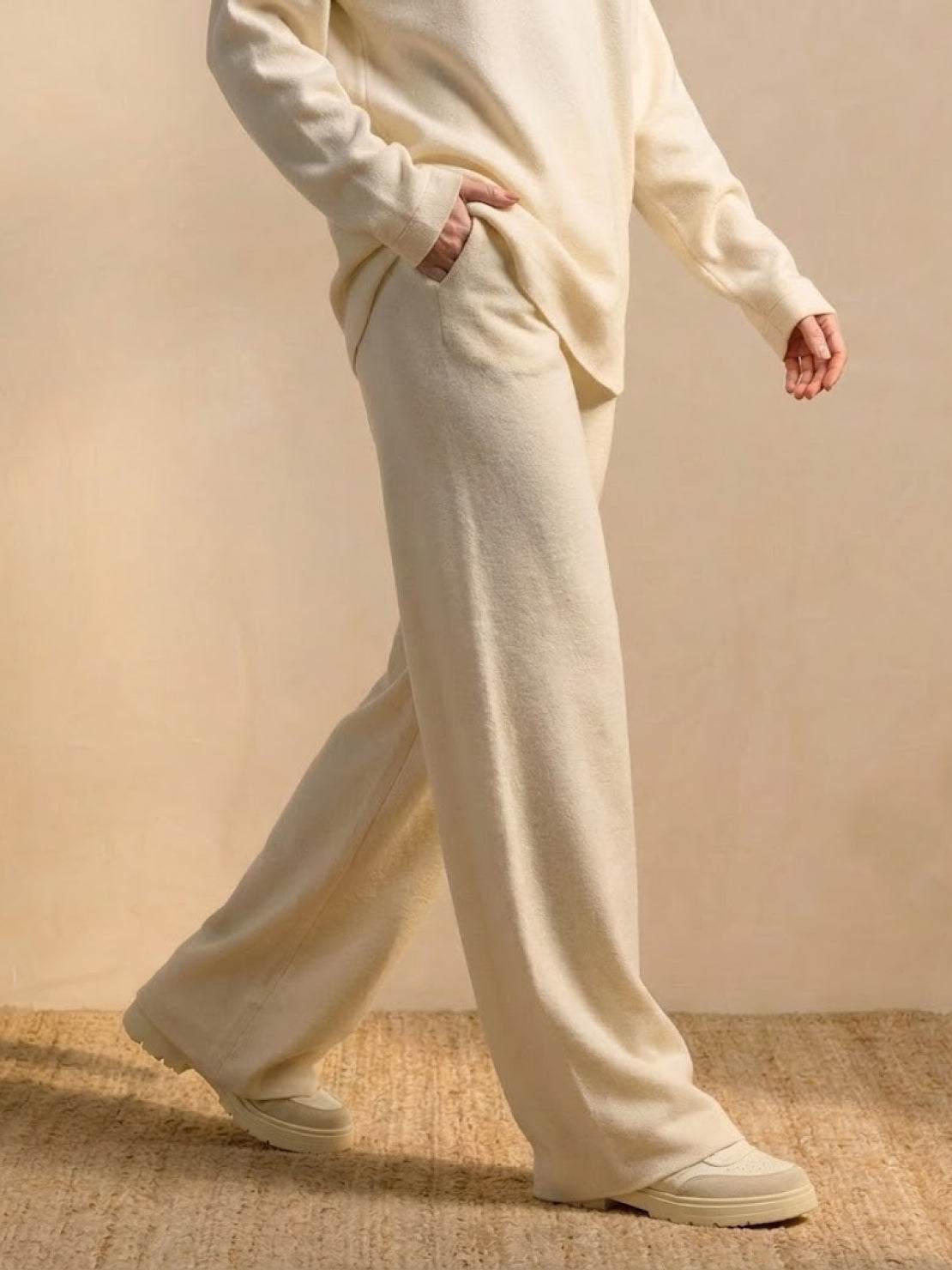 Zestaw Dwu-Częściowy Camel z Pluszu i Elegancji