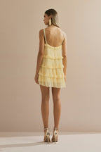 Vestido Corto de Tul con Escote en V, Volantes y Tirantes con Detalle de Encaje - Duna Amarillo Mantequilla
